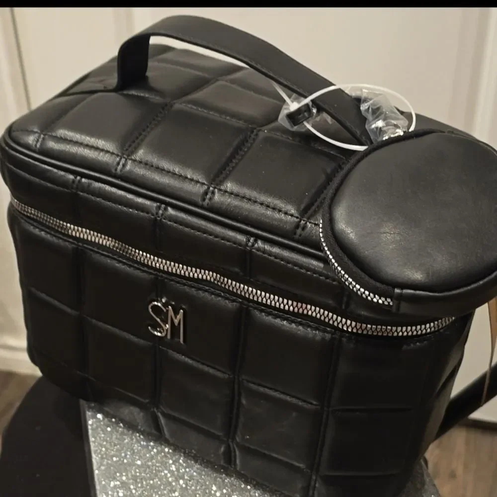 Steve Madden Quilted Zip- Around Cosmetic Case‎ w/Detachable Coin Wallet